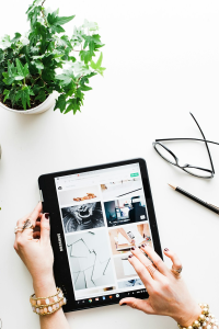 A screen showing an online shopping site