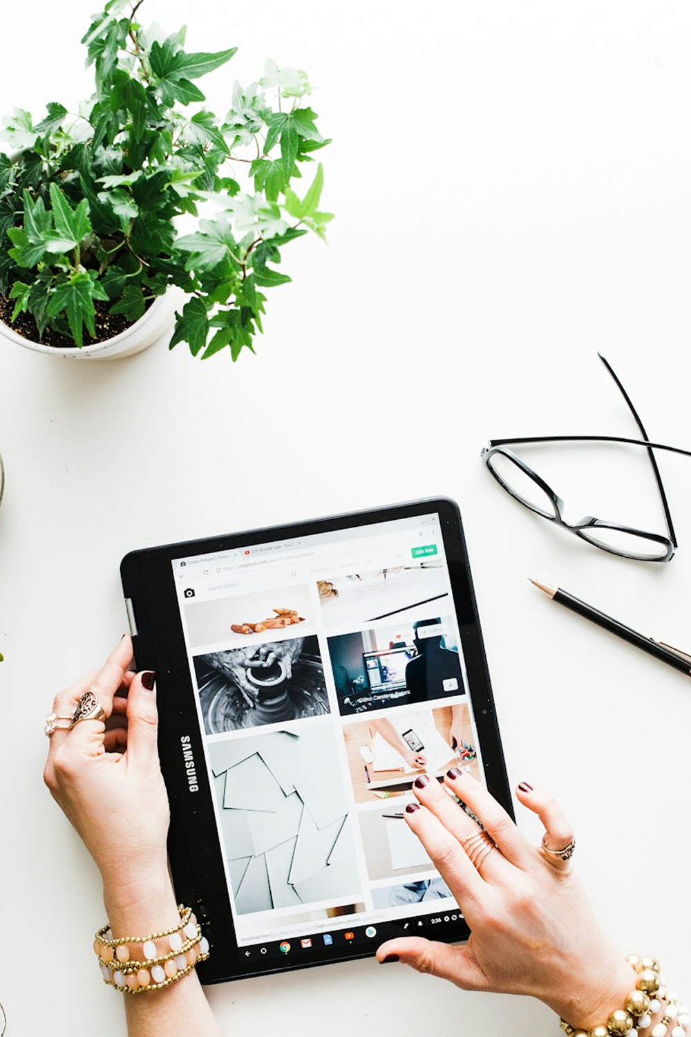 A screen showing an online shopping site